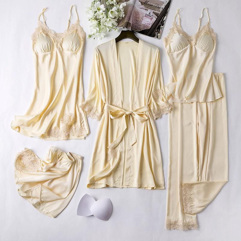 Finely Styled Garment with a Classic Vintage Look
