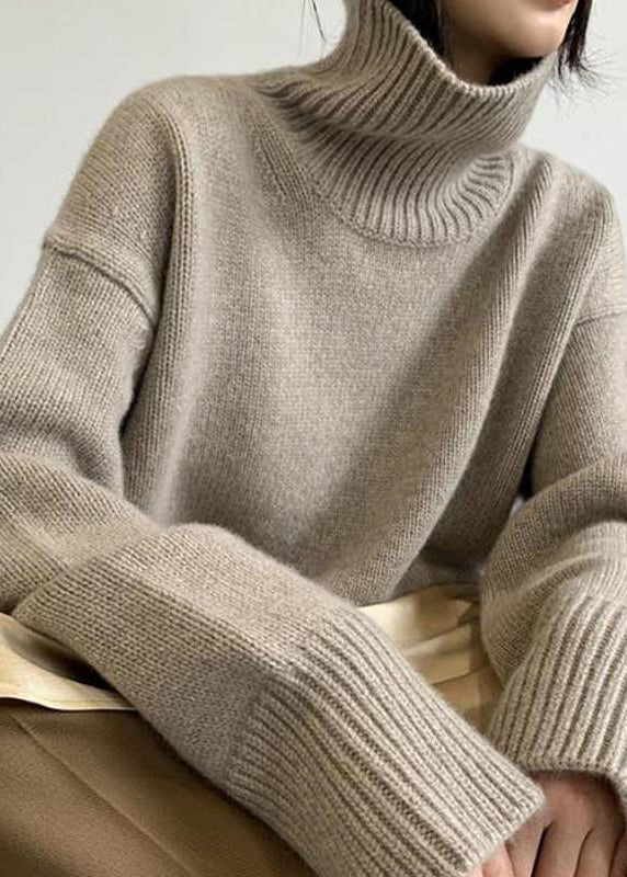 Well Tailored Sweater with a Graceful Silhouette