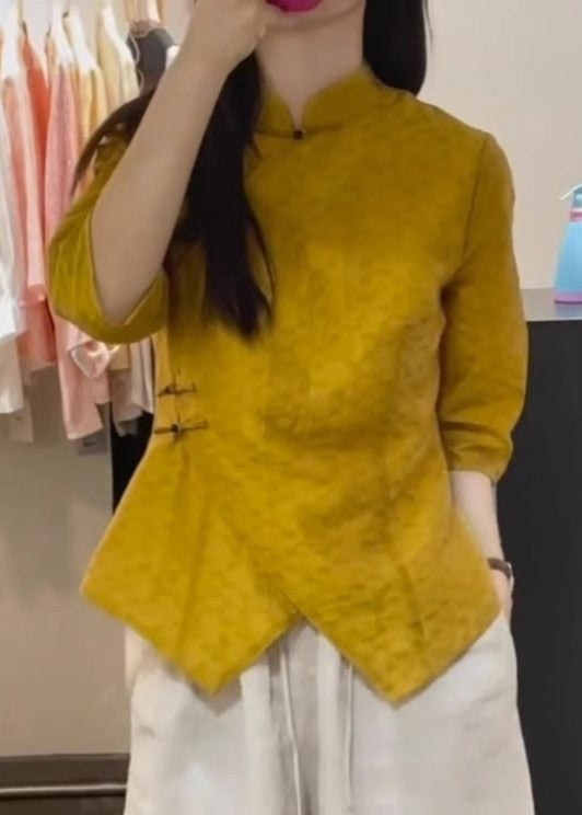 Well Tailored Top with a Graceful Silhouette