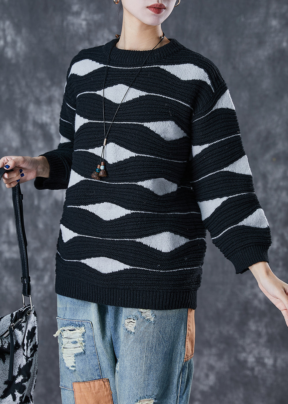 Well Tailored Sweater with a Graceful Silhouette