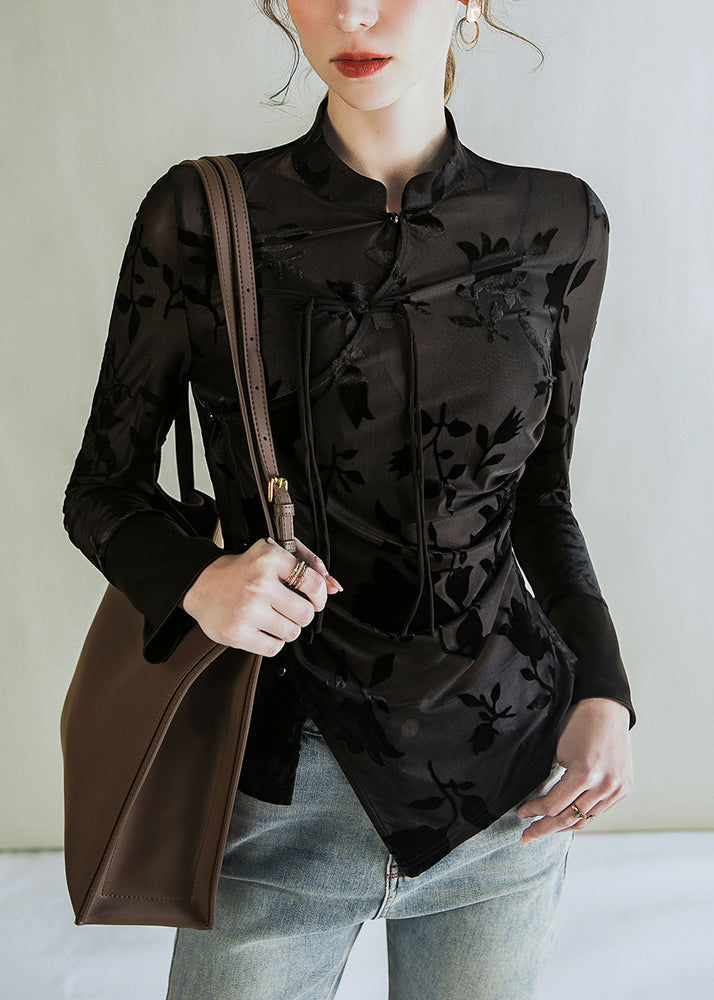 Sophisticated Blouse with a Clean Classic Look