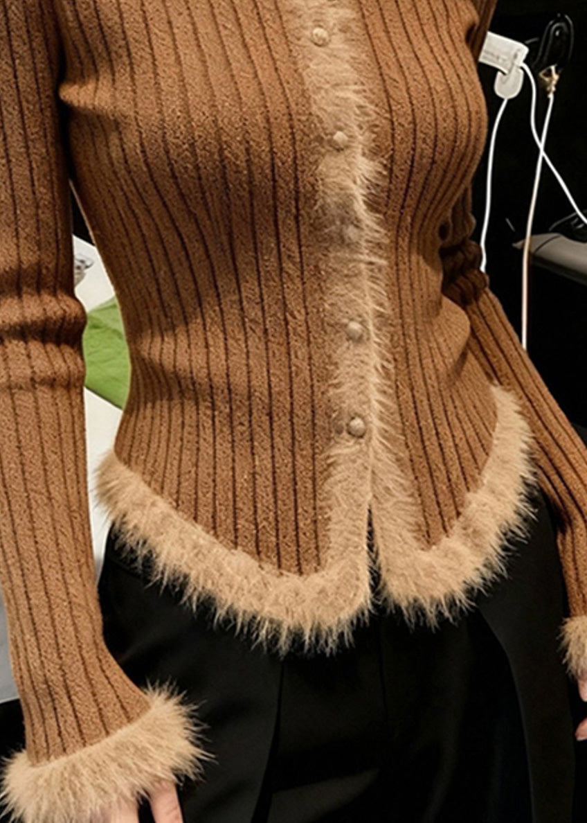 Classic Vintage Sweater with a Flattering Fit