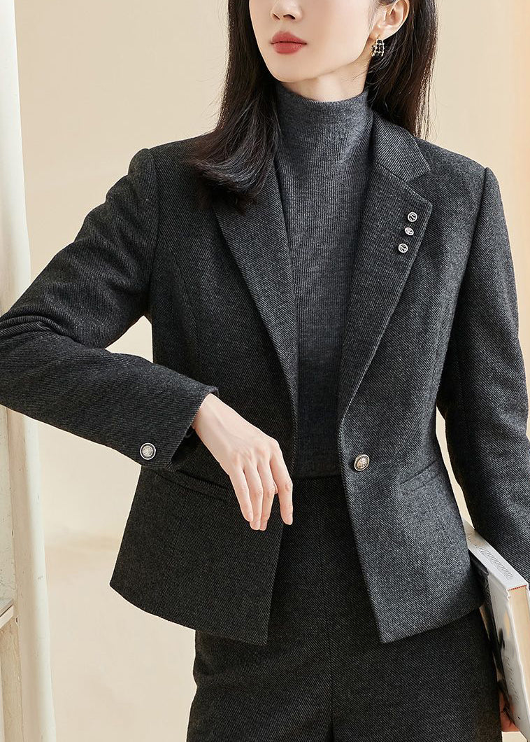 Well Tailored Coat with a Graceful Silhouette