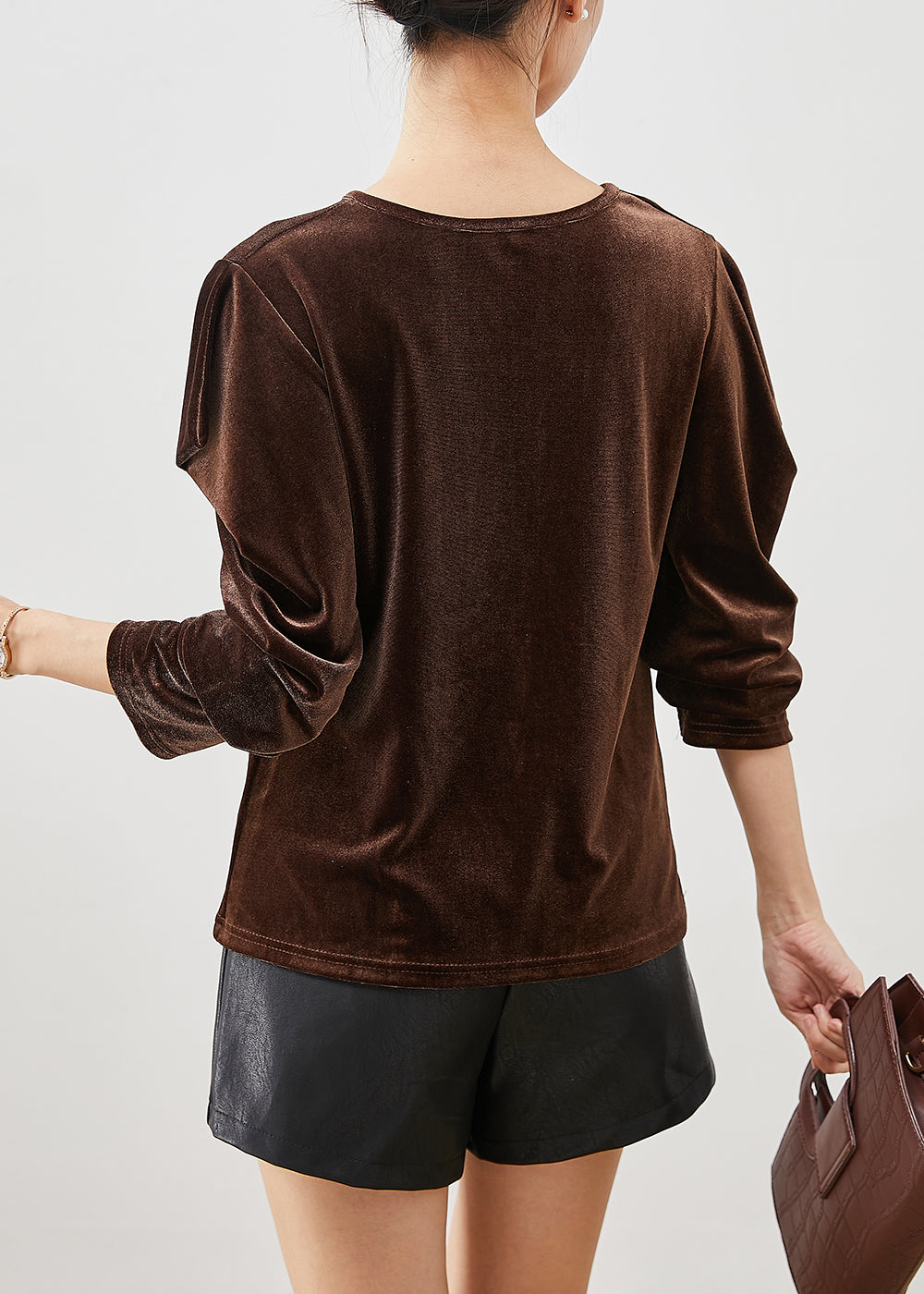 Effortlessly Elegant Blouse with a Timeless Design