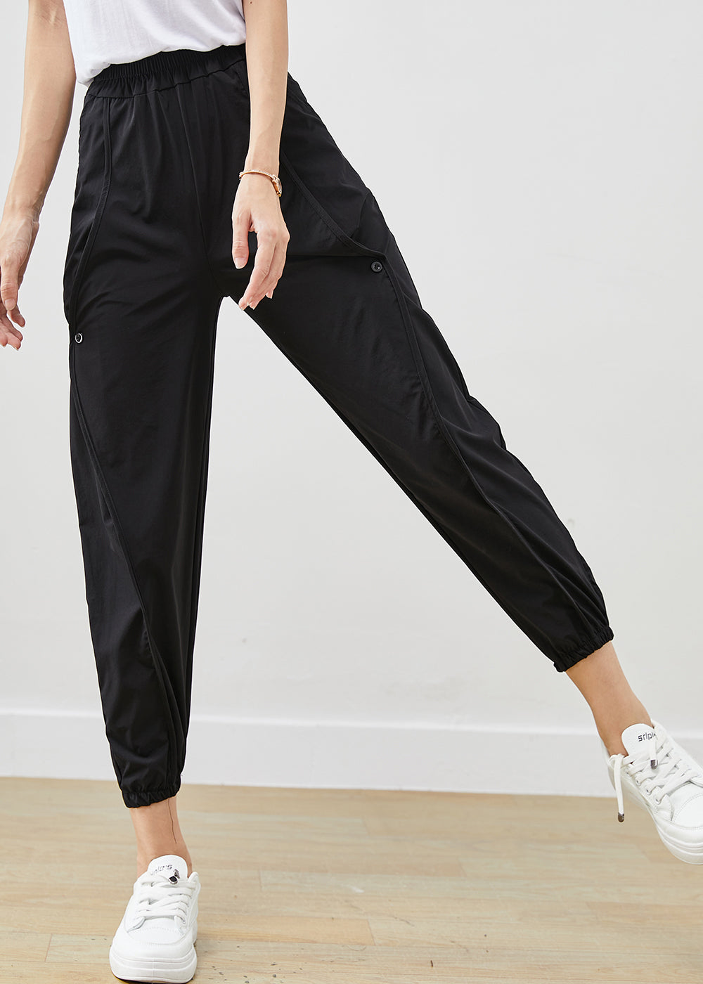 Well Tailored Pants with a Graceful Silhouette