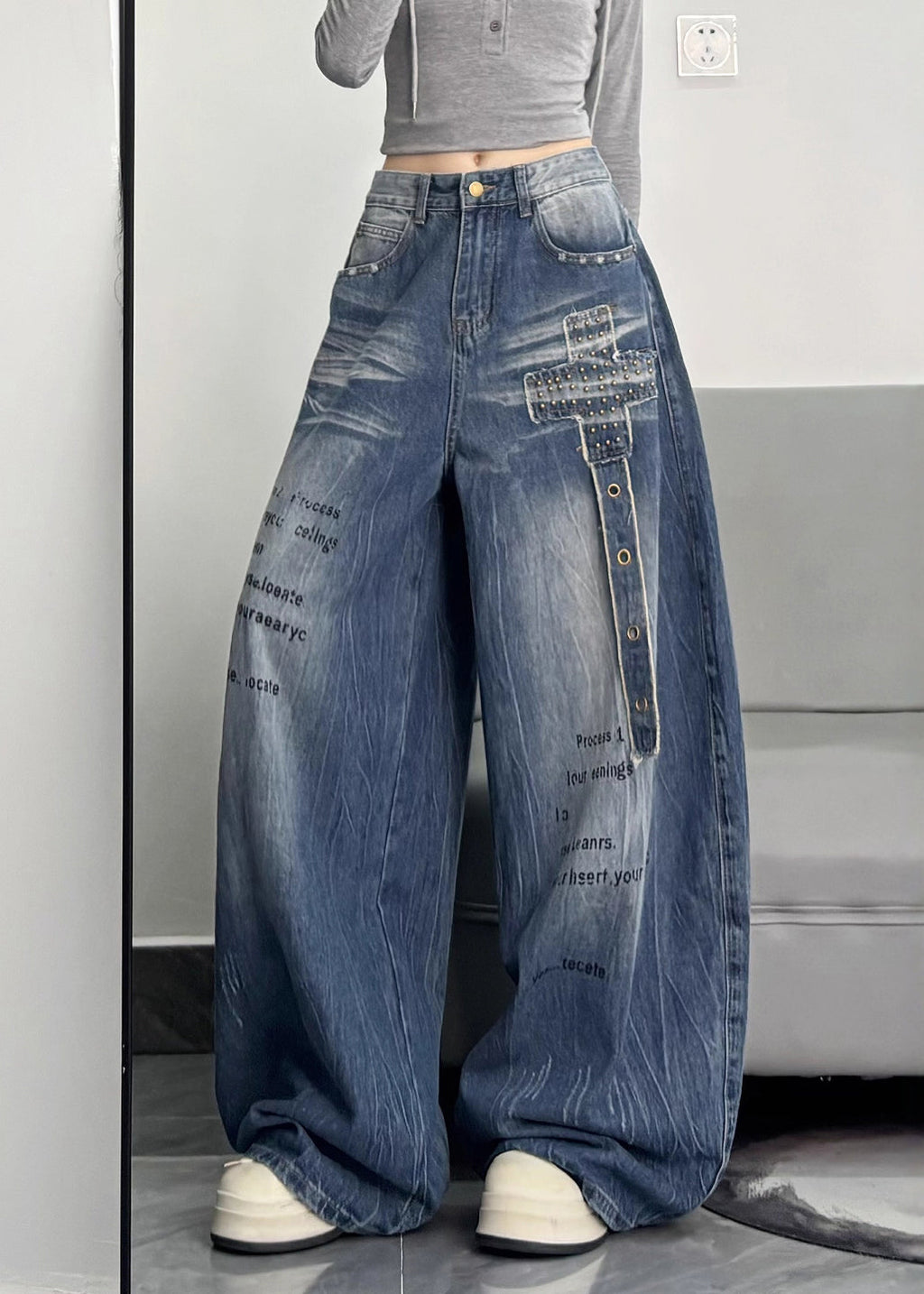Effortlessly Elegant Pants with a Timeless Design
