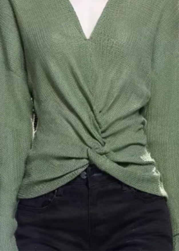Well Tailored Sweater with a Graceful Silhouette