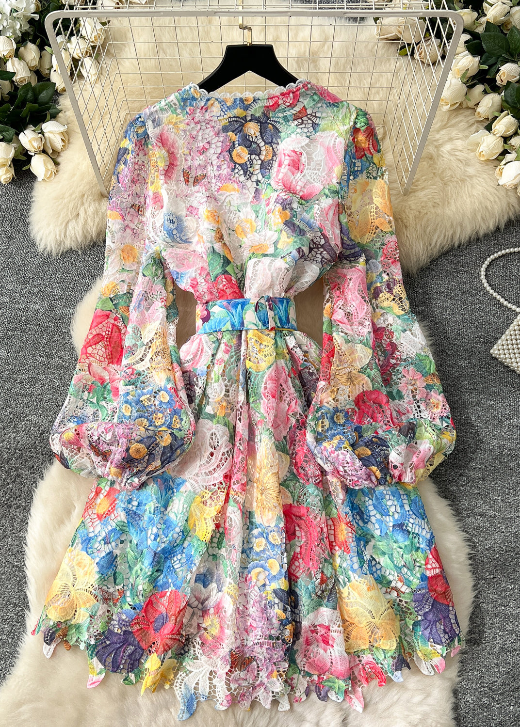 Effortlessly Elegant Dress with a Timeless Design