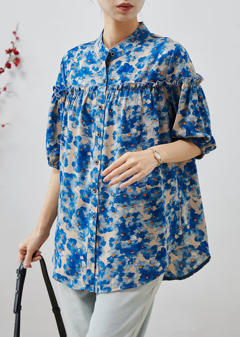 Well Tailored Blouse with a Graceful Silhouette