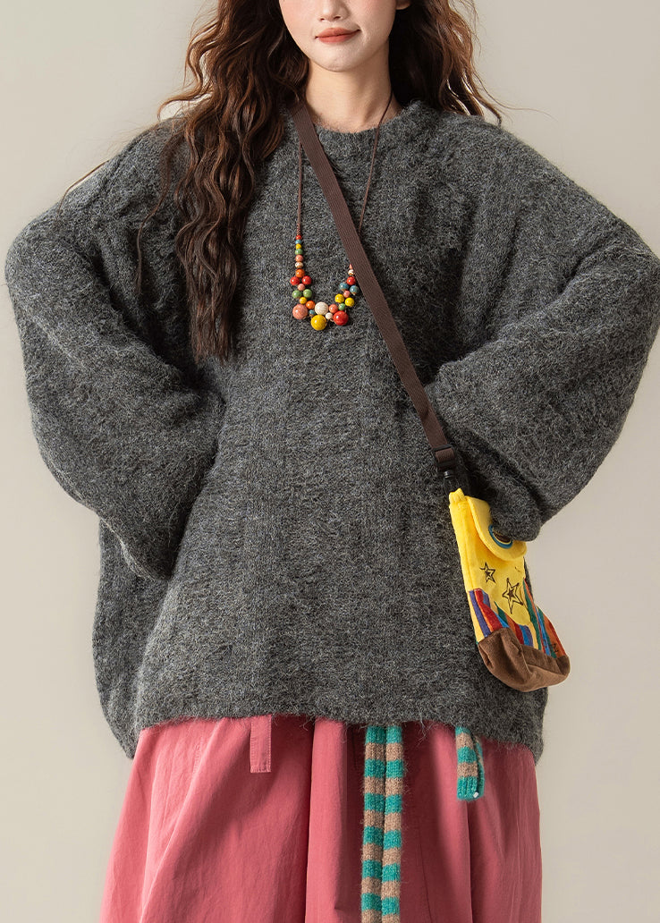 Effortlessly Elegant Sweater with a Timeless Design