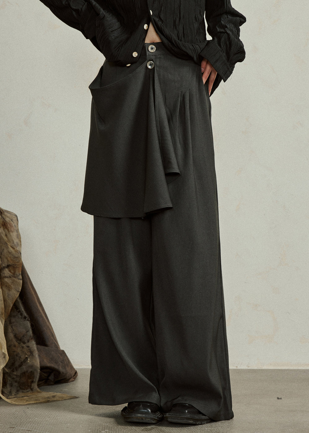 Well Tailored Pants with a Graceful Silhouette