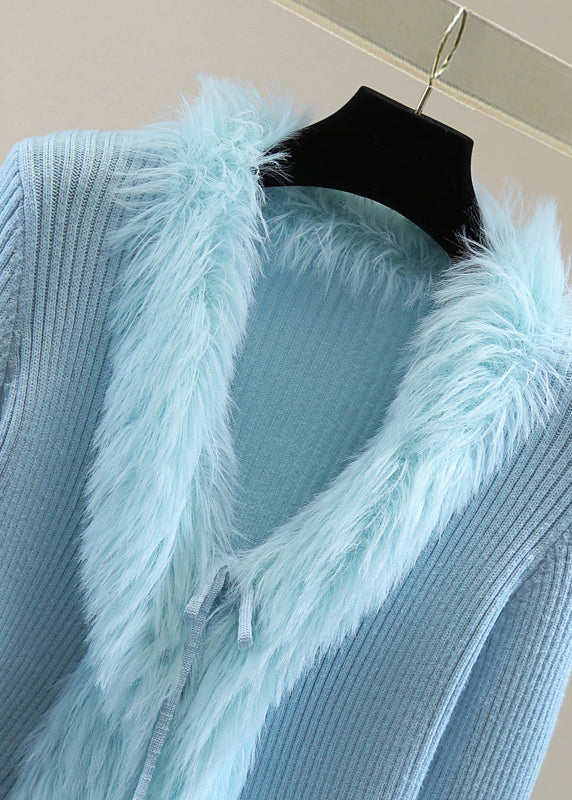 Well Tailored Sweater with a Graceful Silhouette