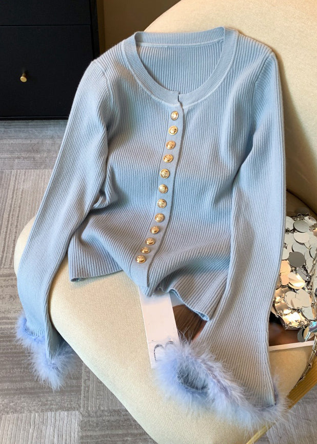 Well Tailored Sweater with a Graceful Silhouette