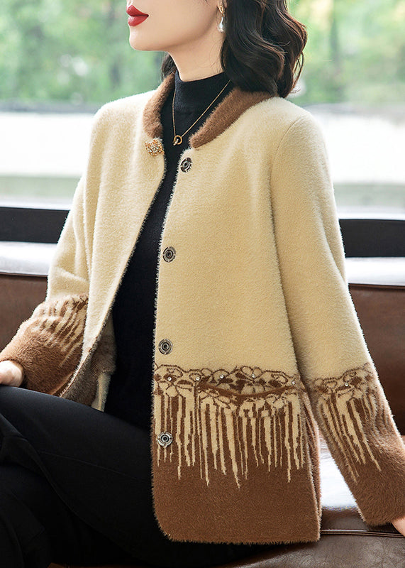 Effortlessly Elegant Coat with a Timeless Design