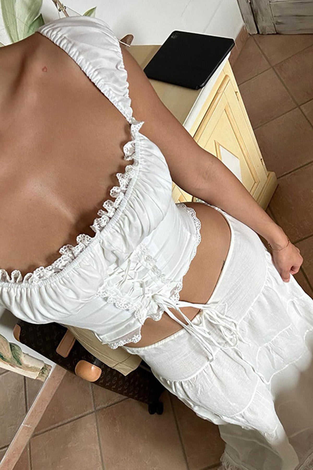 Well Tailored Top with a Graceful Silhouette