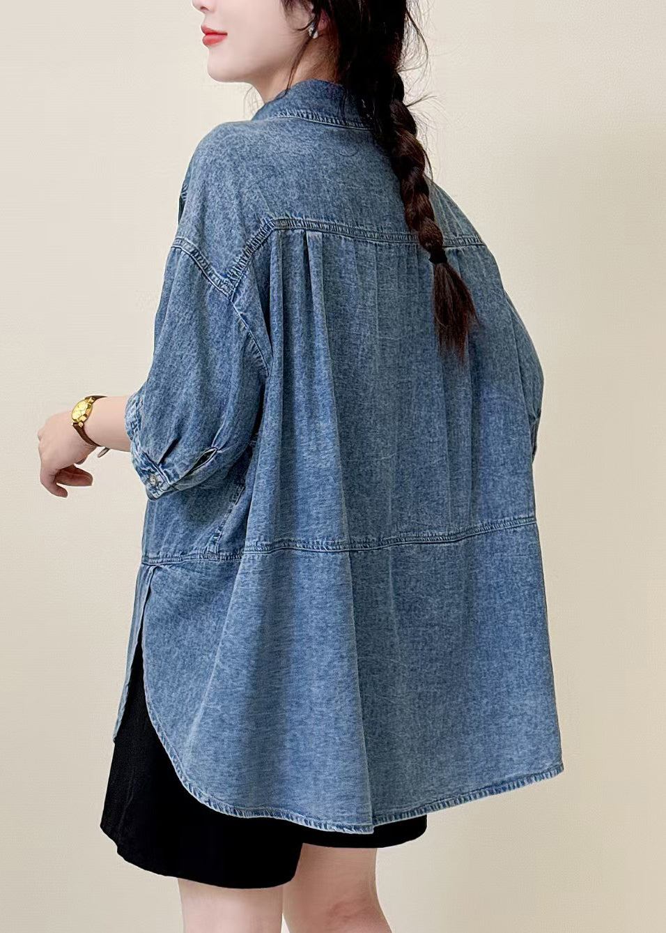 Classic Vintage Shirt with a Flattering Fit