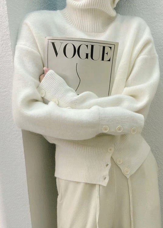 Well Tailored Sweater with a Graceful Silhouette